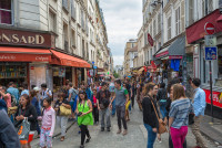 Continuam apoi plimbarile pietonale cu celebrul cartier Montmartre, un cartier cu un aer boem si plin de monumente de arta