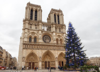 Tur de oras Paris. Parisul este considerat de multi turisti cel mai frumos oras al Europei. Vor putea fi admirate: Catedrala Notre Dame,