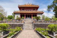 Ajungem in Hue si vizitam la Mormantul Imperial al lui Minh Mang considerat ca una din cele mai frumoase lucrari de arhitectura a dinastiei Nguyen