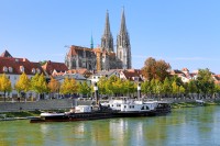 Dupa preluarea bagajelor, excursia continua spre Regensburg.
