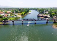 Vizita la Centrul Feroviar Thailanda-Birmania urmata de oprire la Podul peste raul Kwai.