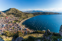 Transfer in port pentru a ne imbarca intr-o croaziera pe lacul Titicaca - cel mai inalt lac navigabil din lume