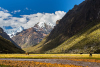 Pe drum vom fi fascinati de frumusetea peisajelor minunate ale muntilor Anzi si ale Altiplano („campie inalta” in spaniola)-platoul alpin inalt din Anzii Cordilieri