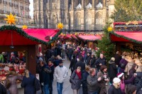 Timp liber la dispozitie sa explorati pe cont propriu Pietele de Craciun din Koln, o traditiei ce dateaza de la inceputul Sec al XIX-lea.