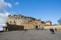 Castelul Edinburgh domina orasul de pe stanca ce se afla la o inaltime de 400 picioare,
