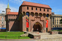 incheiem cu poarta Sf.Florian si turnul Barbakan (Barbican), din fortificatiile medievale ale orasului.