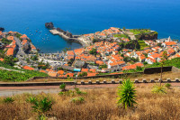 La o scurta distanta de Funchal se afla satul pescaresc Camara de Lobos, un sat pitoresc care l-a inspirat pe insusi Sir Winston Churchill sa-l picteze atunci cand a vizitat Madeira.