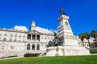 Exploram Porto intr-un tur de oras cu ghid local vizitand Palatul Bursei,