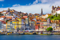 Se do Porto(catedrala), Torre dos Clerigos, Avenida dos Aliados–centrul propriu-zis al orasului, Praça da Batalha cu Teatro Nacional São João  si artera comerciala Rua Santa Catarina.