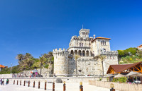 Drumul de intoarcere spre Lisabona trece prin Estoril, renumita destinatie de vacanta  unde vom face un stop fotografic la Cazino.