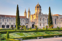 Excursie la Lisabona, faimoasa Manastire Jeronimos, o capodopera a stilului Manuelin, aflata pe lista Patrimoniului Mondial UNESCO.