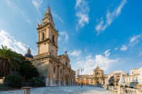 Ne continuam vizita spre  Ragusa Ibla, cea mai veche parte a patrimoniului UNESCO ce include numeroase palate si biserici de o frumusete aparte.