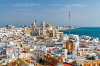 Continuam calatorie catre Cadiz unde la sosire vom face o plimbare prin centrul istoric impreuna cu insotitorul de grup.