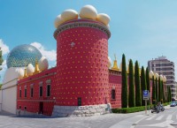 Continuam apoi cu Figueres, locul natal al unuia dintre cei mai cunoscuti pictori spanioli, Salvador Dali.