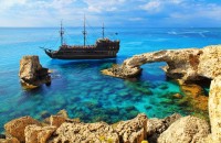 In imediata apropiere, vom descoperi Parcul National Cape Greco in care vom avea ocazia sa realizam cele mai frumoase fotografii de pe Podul Iubirii
