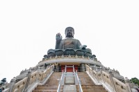 putem pleca intr-o excursie optionala pe Insula Lantau, cu pranz inclus