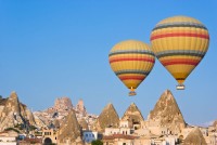 ), optional, va invitam la zborul cu balonul cu aer cald o ora deasupra Cappadociei