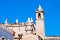 Apoi, vizitam Biserica Sf. Francisc care adaposteste Osuarul construit la indemnul unor calugari franciscani, in Sec al XVII-lea