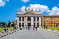 Va propunem si vizita renumitelor biserici: San Giovanni Laterano