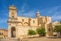 Vizita impreuna cu ghidul local pe Corso Vittorio Emanuele II, admirand cladirile vechi ramase mostenire perioadei aflate sub stapanire spaniola cat si Domul din piata centrala.