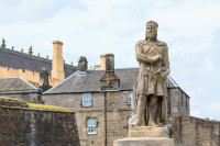 putem vedea si monumentul eroului national William Wallace – imortalizat in blockbuster-ul hollywoodian „Braveheart”.