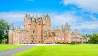 Ultima oprire a zilei va fi la Glamis Castle–care a fost resedinta ancestrala a Contilor de Strathmore si Kinghorne din 1372