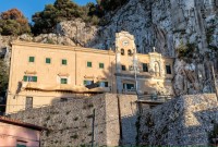 Una dintre principalele atractii de pe varful Monte Pellegrino este Santuario di Santa Rosalia