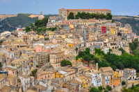 Ragusa Ibla – capitala provinciei cu acelasi nume, s-a constituit sub acest nume in 1926, atunci cand cele doua orase distincte, Ragusa Inferioara si Ragusa Superioara au devenit o singura municipalitate.