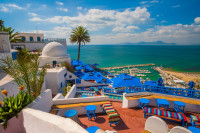 Continuam cu pitorescul sat Sidi Bou Said, cunoscut pentru albastrul-indigo al ferestrelor si usilor caselor albe in stil otoman si andaluz si imaginile superbe cu Marea Mediterana.