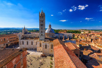 Urmatoarea oprire este in Siena, unul dintre cele mai captivante orase ale Italiei, cu o concentrare de medieval cu arhitectura gotica si farmecul unui oras mic
