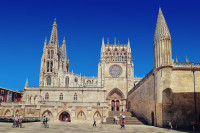Centrul istoric este dominat de Catedrala Santa Maria, patrimoniu UNESCO, una din cele mai frumoase catedrale gotice ale Spaniei si ale lumii.