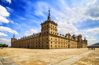 poposim la palatul-manastire San Lorenzo de El Escorial (inclus in Patrimoniul UNESCO), cel mai mare edificiu din perioada Renasterii