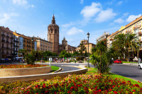 vechea albie a raului Turia,  Arena de tauri, Gara de Nord, Primaria, Plaza de la Reina cu Catedrala si turnul-clopotnita El Micalet, Torres de Quart si Torres de Serranos