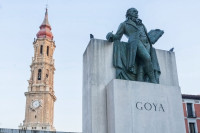 Centrul istoric este bogat in monumente. In Plaza del Pilar avem Fuente de la Hispanidad, monumentul lui Francisco de Goya..