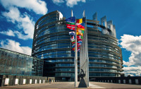 Strasbourg-ul modern-cu arhitectura lor neobisnuita Art Nouveau si fatadele de sticla sclipitoare ale unor cladiri precum Curtea Europeana a Drepturilor Omului, Consiliul Europei sau Parlamentul European