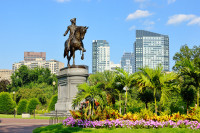 Descoperim toate acestea intr-un tur de oras ½ zi cu ghid local ce incepe cu cel mai vechi parc: Boston Common.