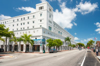 si Little Havana - cartierul unde se vorbeste mai mult spaniola decat engleza si unde sunt cultivate obiceiurile si cultura sud-americane.