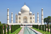 Dimineata devreme vom vizita una dintre cele sapte minuni ale lumii noi, Taj Mahal, „care este tot ce s-a spus despre el si mai mult de atat”.