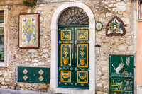 Taormina casa traditionala cu Trinacria-simbolul Siciliei