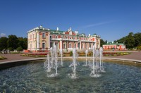 tur de jumatate de zi cu ghid local in care vom vizita Palatul Kadriorg, astazi muzeu de arta cu cea mai mare colectie de arta vest europeana si ruseasca din Estonia.