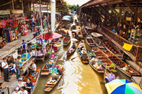 Ne deplasam la 100 km de Bangkok catre Piata Plutitoare din Damnoen, unde exploram zona rurala.