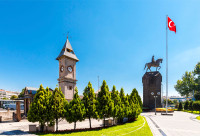Ziua continua cu deplasarea spre Cappadocia a carei capitala este Kayseri, unul dintre cele mai vechi orase din Anatolia, capitala provinciei greco-romane din anul 380 i.Hr