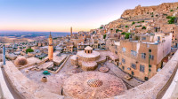 Bine ati venit in Mardin - una dintre cele mai vechi asezari din Mesopotamia, care se aseamana prin aerul sau cu vechiul Ierusalim, inedit prin bogatia sa arhitectonica bine conservata