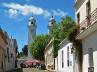 Printre obiectivele importante care se pot vizita aici se afla si Iglesia Matriz–cea mai veche biserica din Uruguay, construita de portughezi in 1695–1699.
