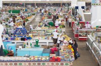 Dimineata veti face o vizita la Bazarul Gulistan, una dintre cele mai mari si mai vechi piete acoperite si un obiectiv obligatoriu pentru orice calator care ajunge la Așgabat.