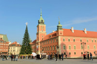 Pana la ora transferului la aeroport, timp liber la dispozitie in Vasovia. Varsovia a fost intotdeauna un centru al culturii europene, a existat ca un oras european important si a fost o destinatie pentru multi dintre europeni.