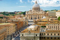 Timp liber la dispozitie in centrul Romei pentru vizite individuale sau optional, vizita la Vatican (deplasarea se face cu mijloacele de transport in comun)–cel mai mic stat independent din lume.