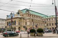 Tur de oras Viena cu ghid local de Lb Romana. Tur panoramic, din autocar, de-a lungul celebrului Ring Vienez: Ministerul de razboi, MAK-muzeul de arta contemporana, Opera de Stat,
