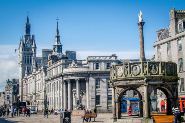 Dupa vizita, ne imbarcam in autocar si ajungem in Aberdeen.