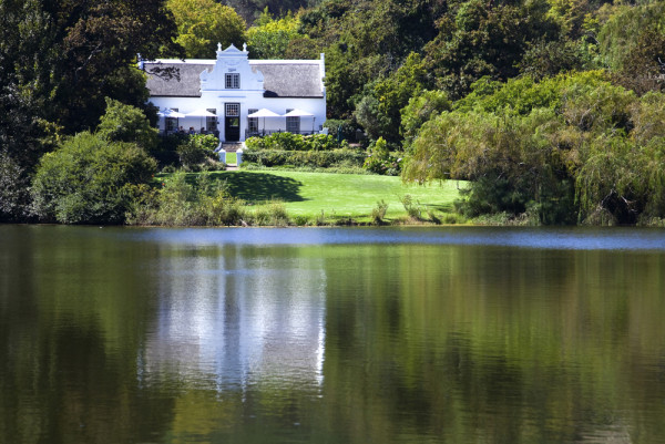 Multi turisti considera ca Stellenbosch este cel mai pitoresc orasel sud-african din provincia Western Cape.